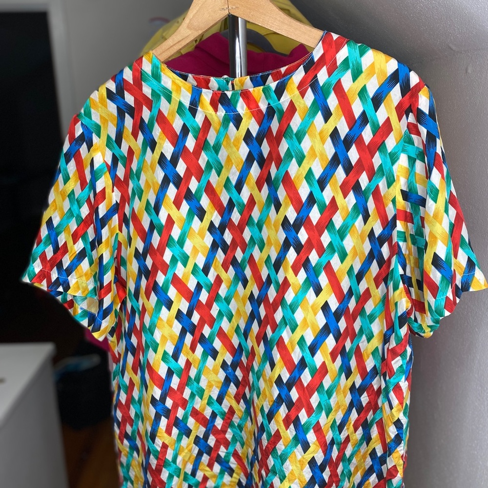 VINTAGE 1980s 100% silk blouse!
BEDFORD FAIR
size L